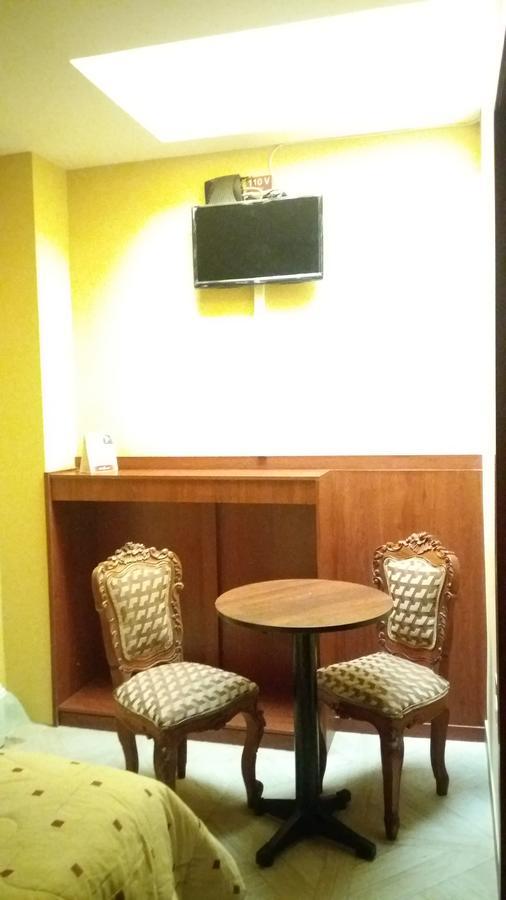 Hotel Saint Thomas Quito Esterno foto
