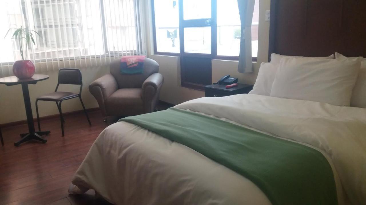 Hotel Saint Thomas Quito Esterno foto