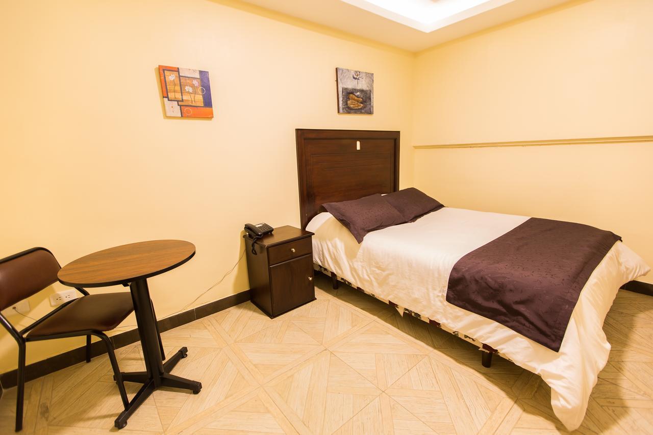 Hotel Saint Thomas Quito Esterno foto