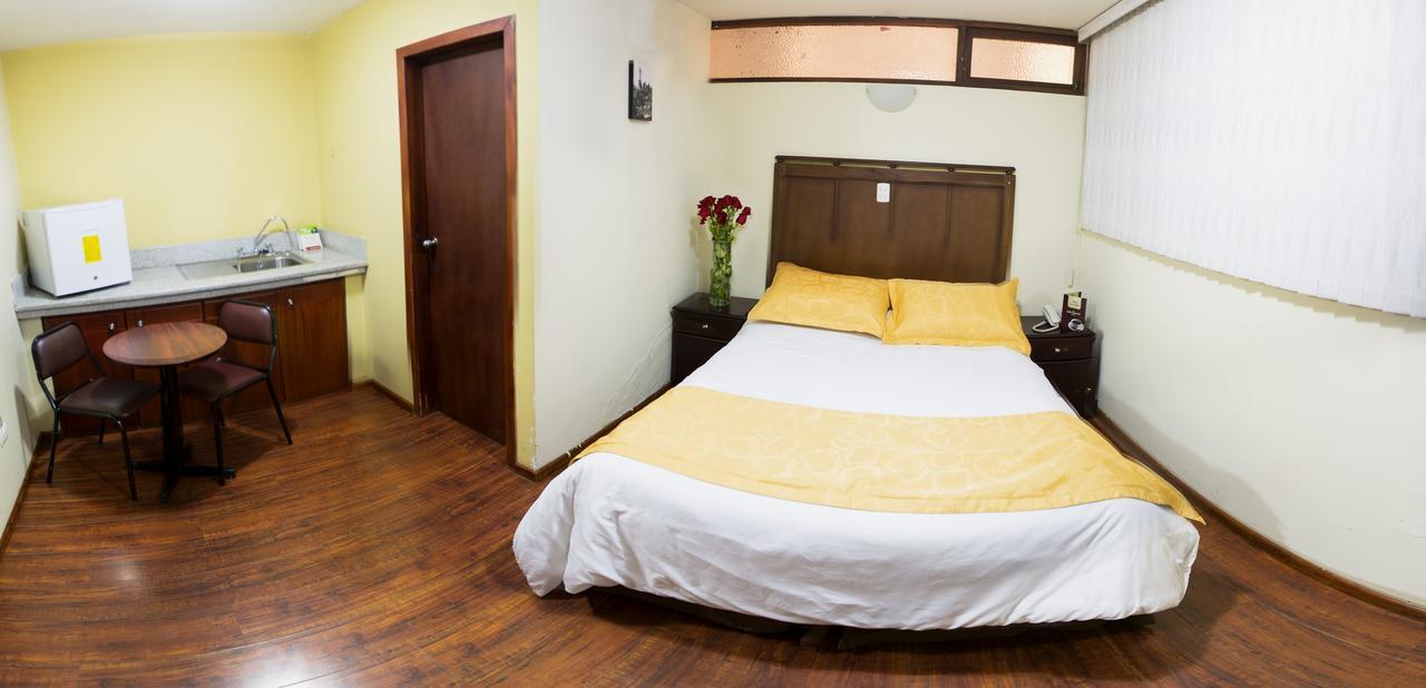 Hotel Saint Thomas Quito Esterno foto